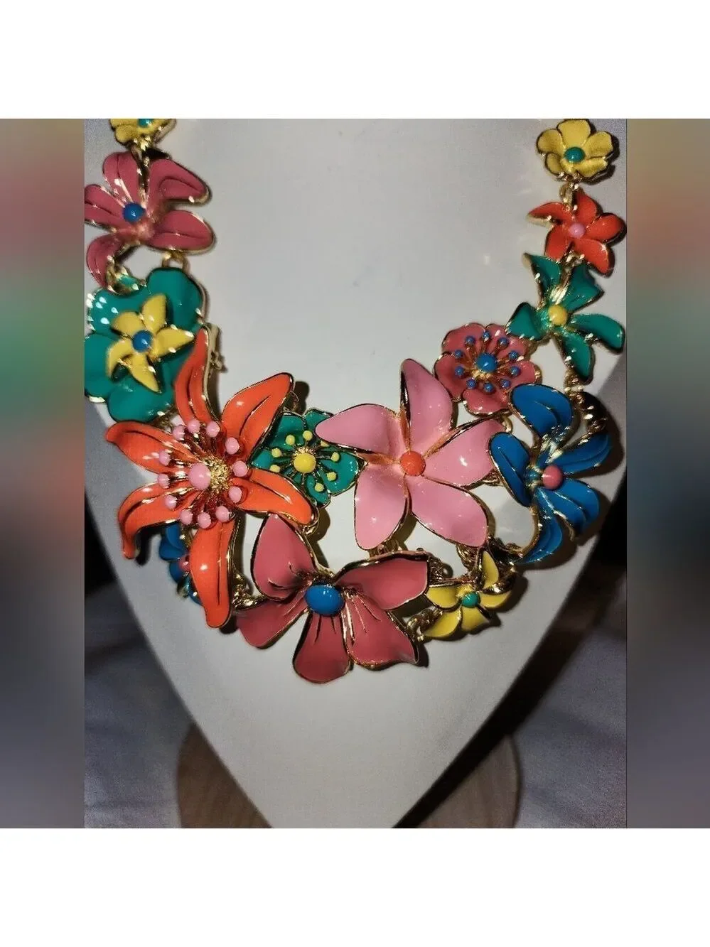 Talbots Floral Multicolor Gold Tone Necklace 21